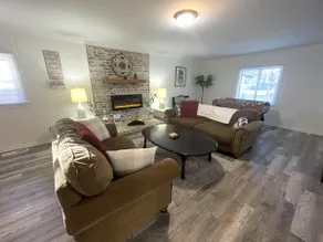 The Hilltop / Luxe • Stylish • Sunny • Upscale - Image 2
