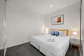 2BR Urban Sporting Delight facing MCG+AC-sleeps 5 - Image 5