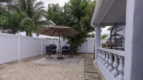 3BD w/ King Bed—Mango Tree Yard—Sleeps 8—3mi Beach - Image 2