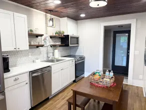 Just the Middle Bitty, Sleeps 4! - Image 3
