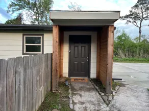 Cozy Private Apartment w/ Yard - Image 3