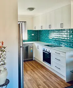 Clean 2 bed apartment-parking & renovated bathroom - Image 2