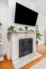 Stylish Apt with Lots of Natural Light - Image 2