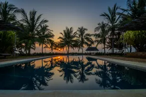 Luxury Ahadi Beachfront Villa Pool & Beach Access - Image 4