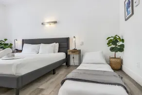 At Mine • Stylish Central Suite • Parking - Image 2