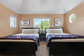 5BR End Unit Townhome w/ Private Hot Tub & Grill - Image 4