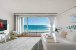 Henley Beachfront Luxury Home With Private Pool, Spa And Sauna! - Image 5