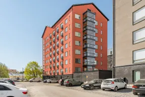 Two bedroom apartment, balcony & parking - Image 4