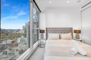 Seaview|2baths| Onsite parking Pool Balcony (S20B) - Image 3