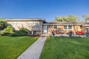 3bedrooms& 2 bath (king bed) in newly updated Home - Image 2