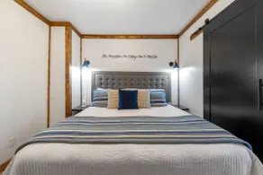 Luxury 1 BR/BA modern rustic suite in Downtown BR - Image 5