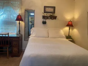 Gina's Cabin - Image 2