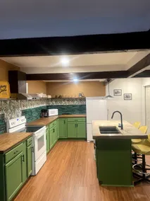 Spacious & colorful house 10 min from the opry - Image 3