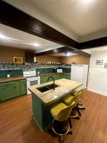 Spacious & colorful house 10 min from the opry - Image 2