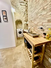 Christian Quarter Studio I - Image 4