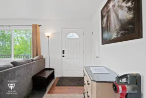 Central Home w/hot tub - Image 4