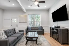 Beautifully Renovated House 10 mins from Downtown - Image 3