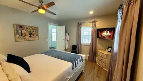 Romantic Augusta Cottage w/ hot tub - Image 3