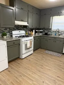 *Convenient and Homey* 4 BR 1 BA w/King Bed - Image 3
