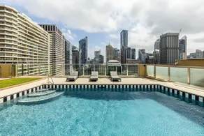 Sensational Hyde Park Oasis | Balcony + Pool & Gym - Image 3