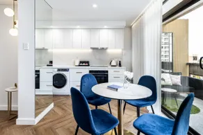 Sensational Hyde Park Oasis | Balcony + Pool & Gym - Image 5