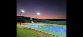 Great house for 14! Pickleball court, karaoke, and more - Image 5