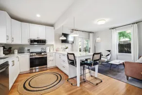 Montrose Manor- In the heart of Belmont! - Image 2