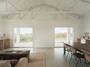 A designer house among vineyards - Image 2