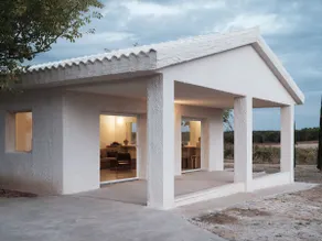 A designer house among vineyards - Image 5