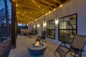 Luxury Lake House W/ Amazing View & Private Hot Tu - Image 4