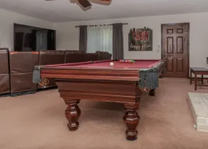 4 King/2 Living Rooms/ Pool Table - Image 3