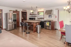 4 King/2 Living Rooms/ Pool Table - Image 5