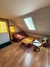 Retro artist's loft on Belmont - Image 2