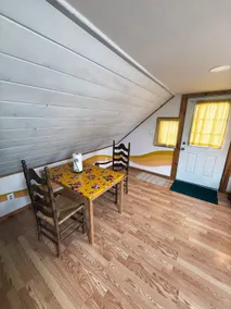 Retro artist's loft on Belmont - Image 3