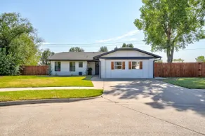 2 Clean and Updated Homes for Large Families in Moore - Image 3