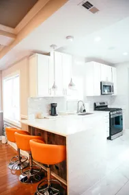 Charm City Luxury 4 Bedroom Brick Home - Image 3