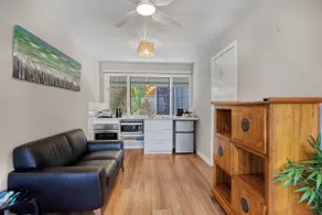 Pet-Friendly Studio with Pool & Pontoon Access - Image 2