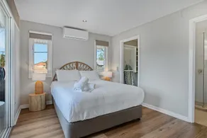 Pet-Friendly Studio with Pool & Pontoon Access - Image 3