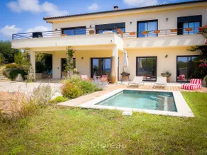 Apartment 500 m from the beach with a private pool - Image 2