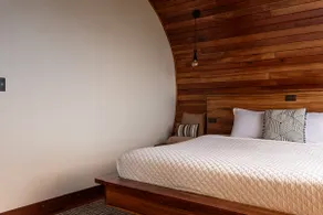 Luxury Stay with Panoramic Views - Image 2