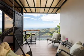 Luxury Stay with Panoramic Views - Image 3