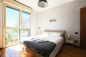 Garage Included, Bright Apartment with Terrace - Image 2