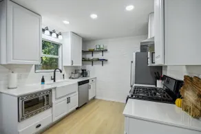Upscale Cozy 3BR Retreat by Domain & Q2 Stadium - Image 5