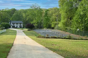 Southern Home and fishing lake. - Image 4