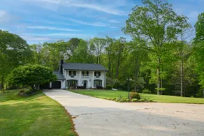 Southern Home and fishing lake. - Image 3