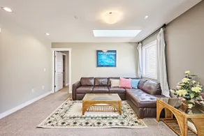 Spacious Home 7BR|5BA|2Kit – Near Airport & Banff - Image 2
