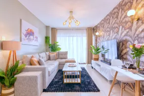 Pool, Gym, King Size Bed, Full Kitchen - Image 2