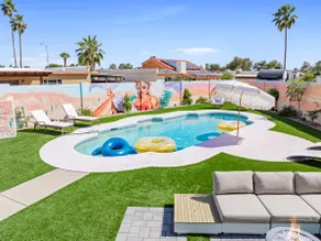 Pink House, Free Heated Pool, Movie Room, & Golf - Image 5