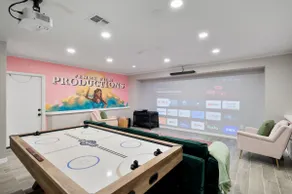 Pink House, Free Heated Pool, Movie Room, & Golf - Image 3