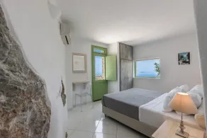Deluxe Suite With Outdoor Hot Tub - La Torre - Image 2